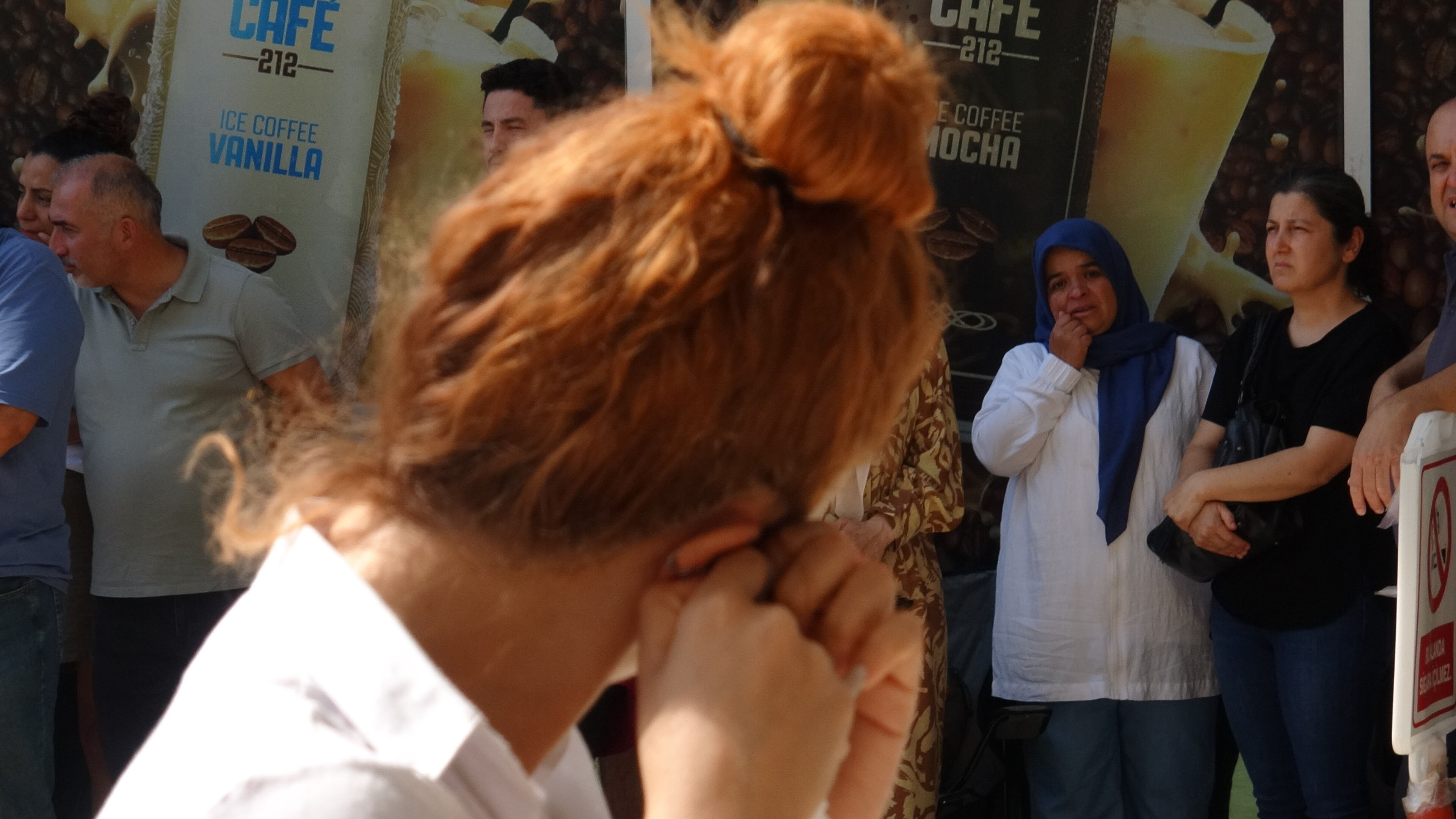 Kurallarda açıkça yazmasına rağmen takıyla geldi, YKS'ye alınmadı! Veliler yardım etse de yetişemedi - 2. Resim