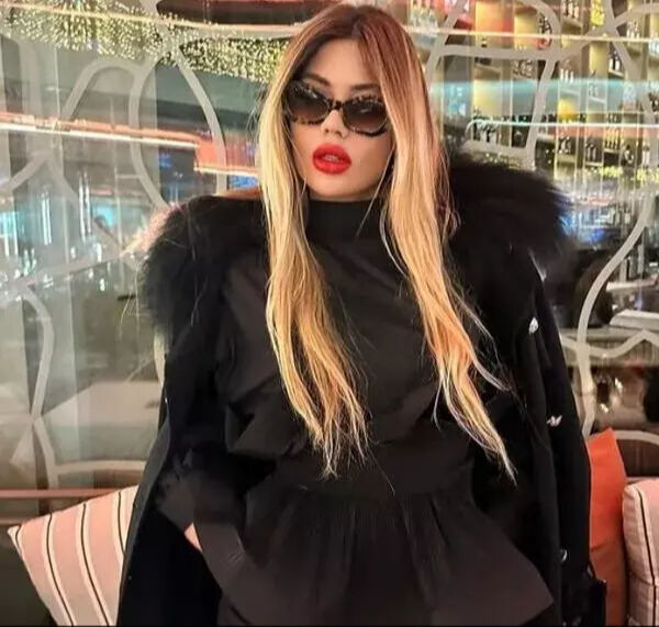 Nihal Candan'ın eski eşi kim? Nihal Candan'ın eski eşi Faruk Çiçek merak konusu oldu Nihal Candan'ın eski eşi kim? Nihal Candan'ın eski eşi Faruk Çiçek merak konusu oldu - 1. Resim