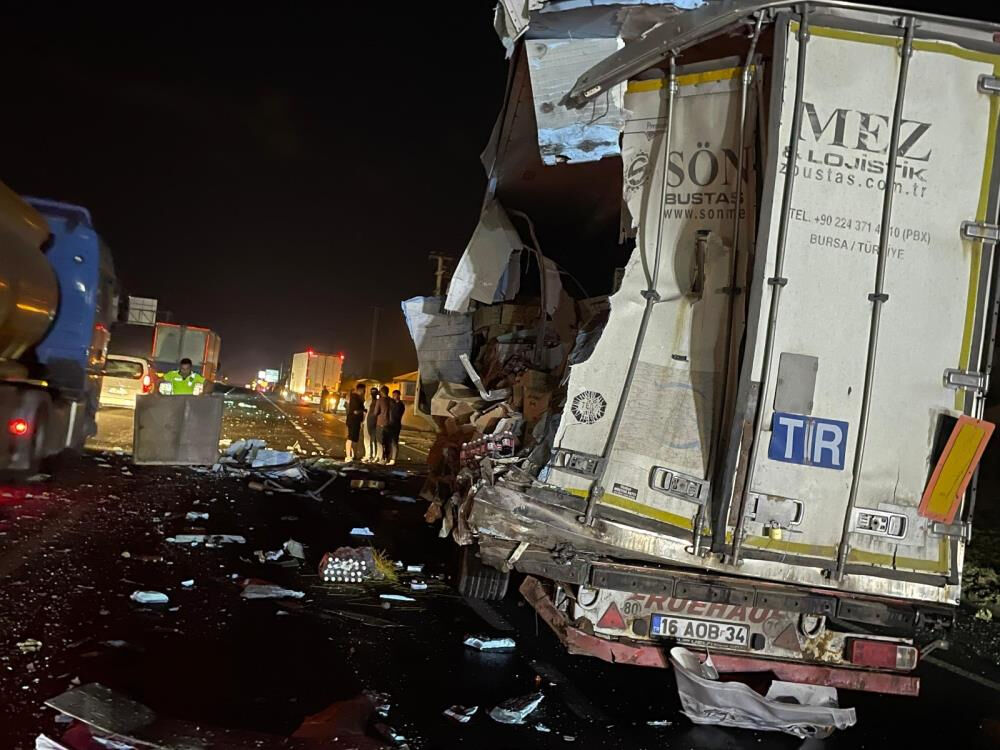 Sakarya'da yolcu otobüsü tıra çarptı! Çok sayıda yaralı var Sakarya'da yolcu otobüsü tıra çarptı! Çok sayıda yaralı var - 5. Resim