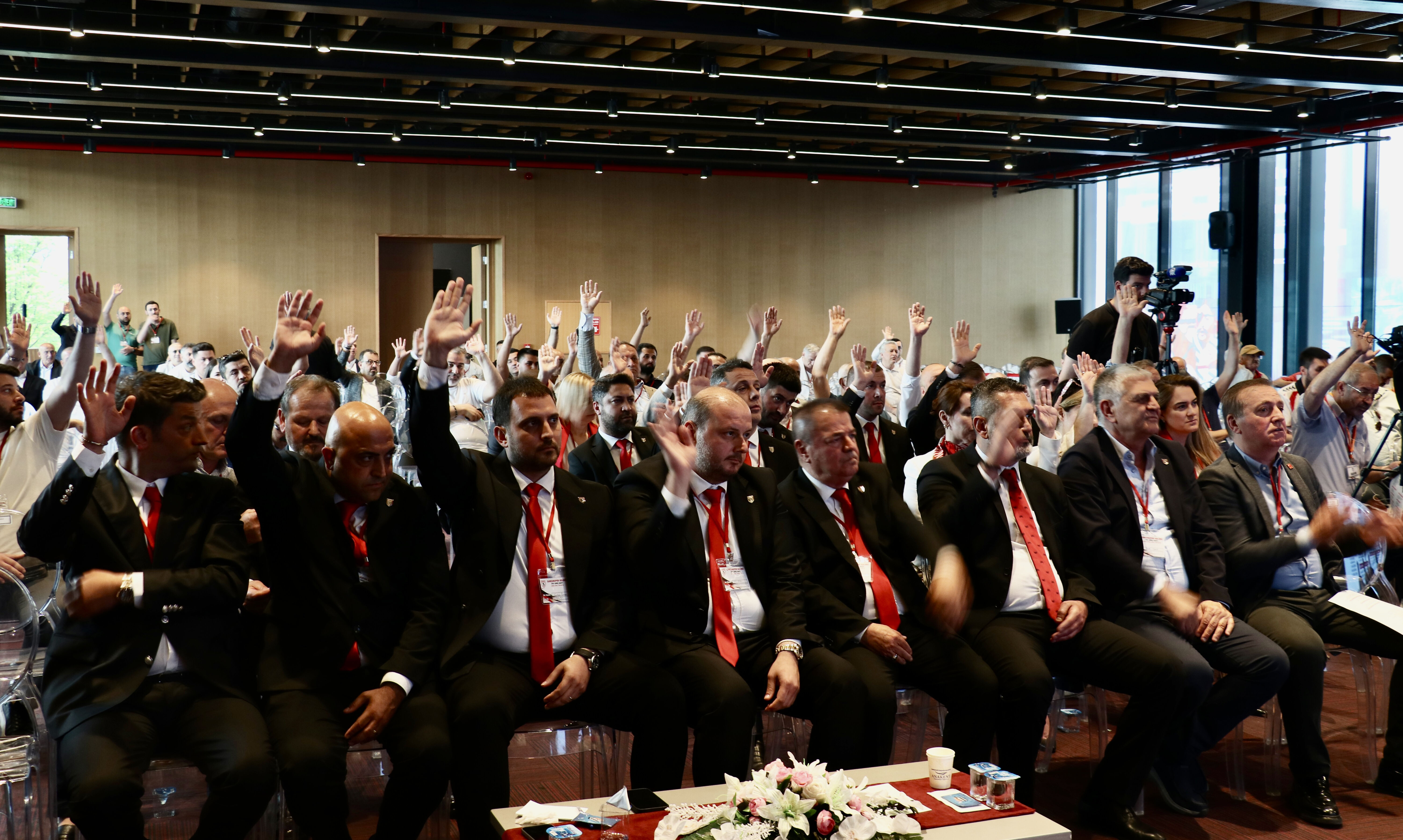 Samsunspor başkanlığına yeniden Yıldırım seçildi Samsunspor başkanlığına yeniden Yıldırım seçildi - 1. Resim