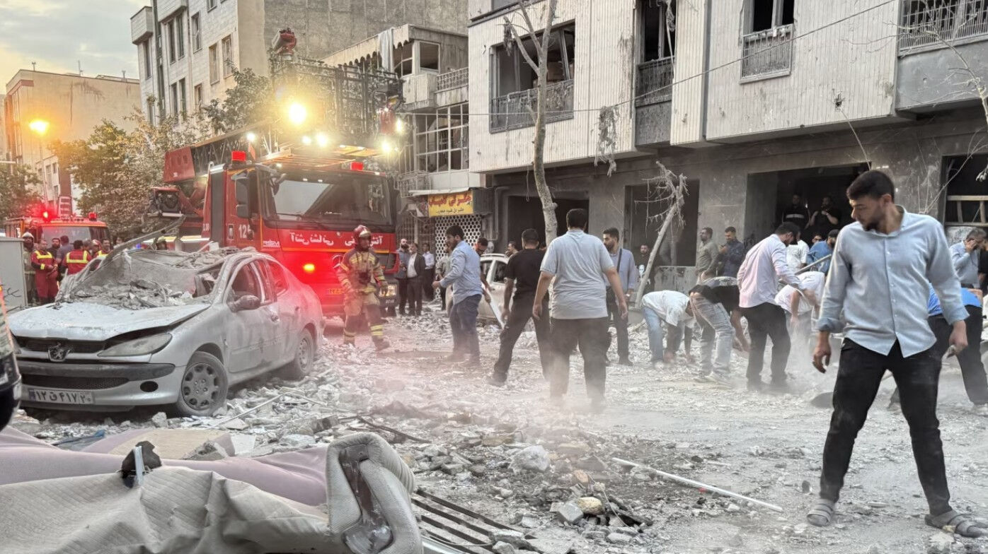 Tahran'ın kalbinde infaz: Son saldırılarda 17 nükleer bilimci sırayla öldürüldü Tahran'ın kalbinde infaz: Son saldırılarda 17 nükleer bilimci sırayla öldürüldü - 1. Resim