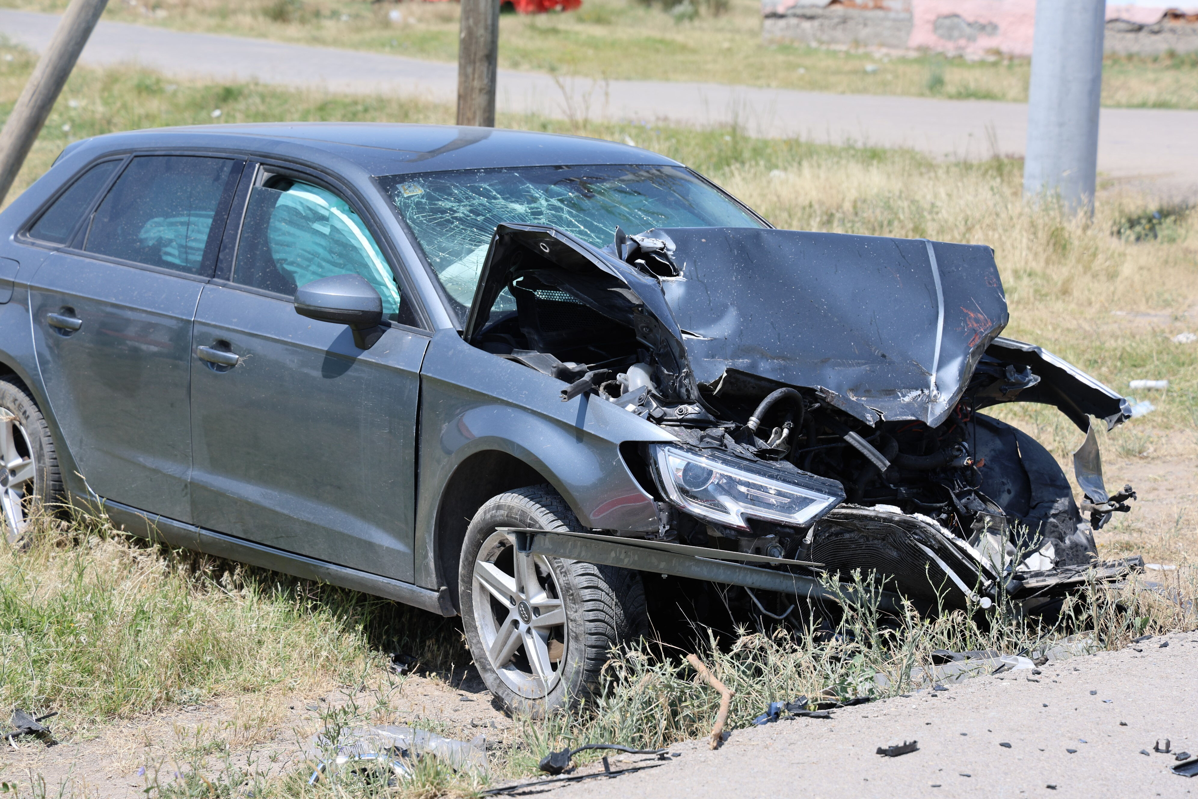 Traktör ile otomobil çarpıştı! Yaralılar var Traktör ile otomobil çarpıştı! Yaralılar var - 1. Resim
