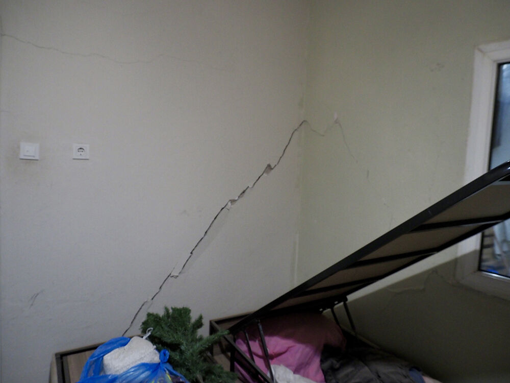 Tünel inşaatı evi yıktı! Çocuğunu uyutmaya çalışan kadın hayatının şokunu yaşadı Tünel inşaatı evi yıktı! Çocuğunu uyutmaya çalışan kadın hayatının şokunu yaşadı - 7. Resim