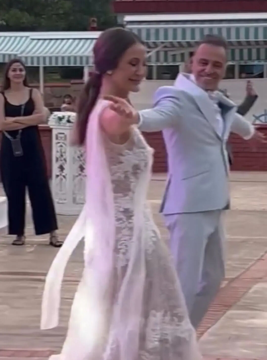 Ünlü oyuncu Serdar Orçin evlendi! Eşi kendisinden ünlü çıktı: İşte müstakbel eşi... Ünlü oyuncu Serdar Orçin evlendi! Eşi kendisinden ünlü çıktı: İşte müstakbel eşi... - 2. Resim