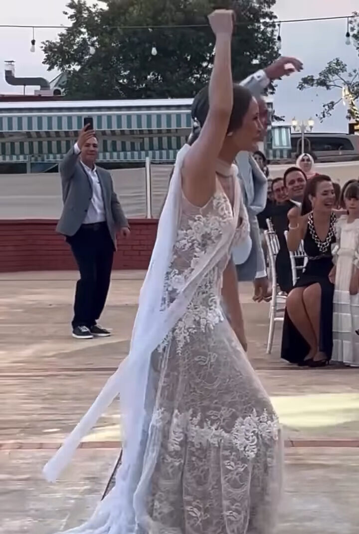 Ünlü oyuncu Serdar Orçin evlendi! Eşi kendisinden ünlü çıktı: İşte müstakbel eşi... Ünlü oyuncu Serdar Orçin evlendi! Eşi kendisinden ünlü çıktı: İşte müstakbel eşi... - 3. Resim