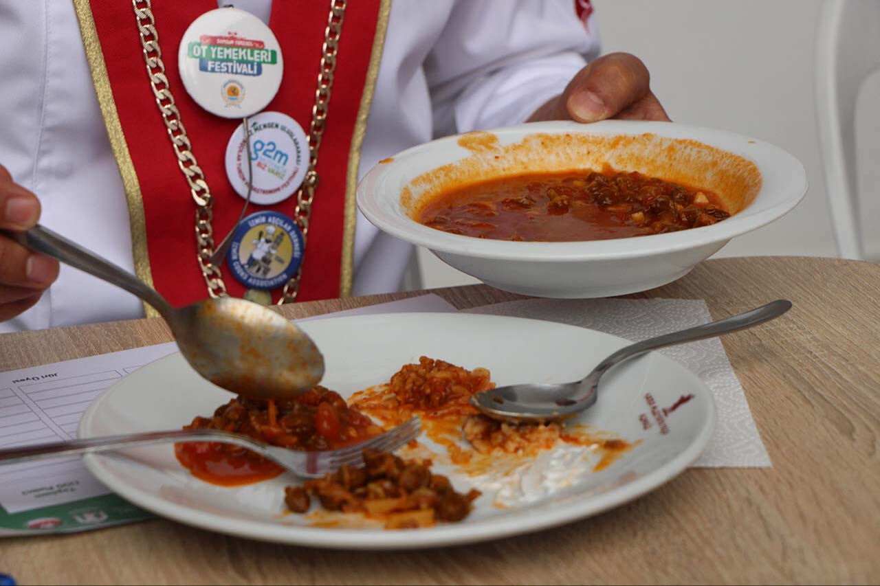 Anadolu'nun en eski takımları unutulmadı! 600 yıllık 'Lahanacılar' ve 'Bamyacılar' lezzette yarıştırıldı Anadolu'nun en eski takımları unutulmadı! 600 yıllık 'Lahanacılar' ve 'Bamyacılar' lezzette yarıştırıldı - 6. Resim