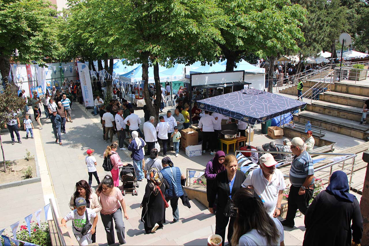 Anadolu'nun en eski takımları unutulmadı! 600 yıllık 'Lahanacılar' ve 'Bamyacılar' lezzette yarıştırıldı Anadolu'nun en eski takımları unutulmadı! 600 yıllık 'Lahanacılar' ve 'Bamyacılar' lezzette yarıştırıldı - 8. Resim