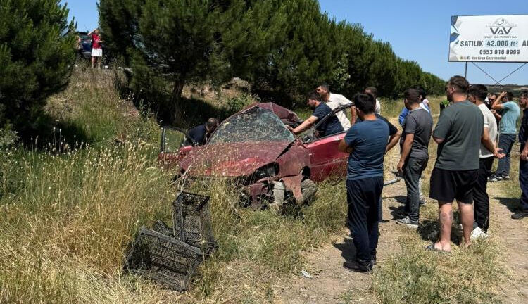 Balıkesir'de otomobil şarampole uçtu: 2 kişi yaralandı Balıkesir'de otomobil şarampole uçtu: 2 kişi yaralandı - 1. Resim