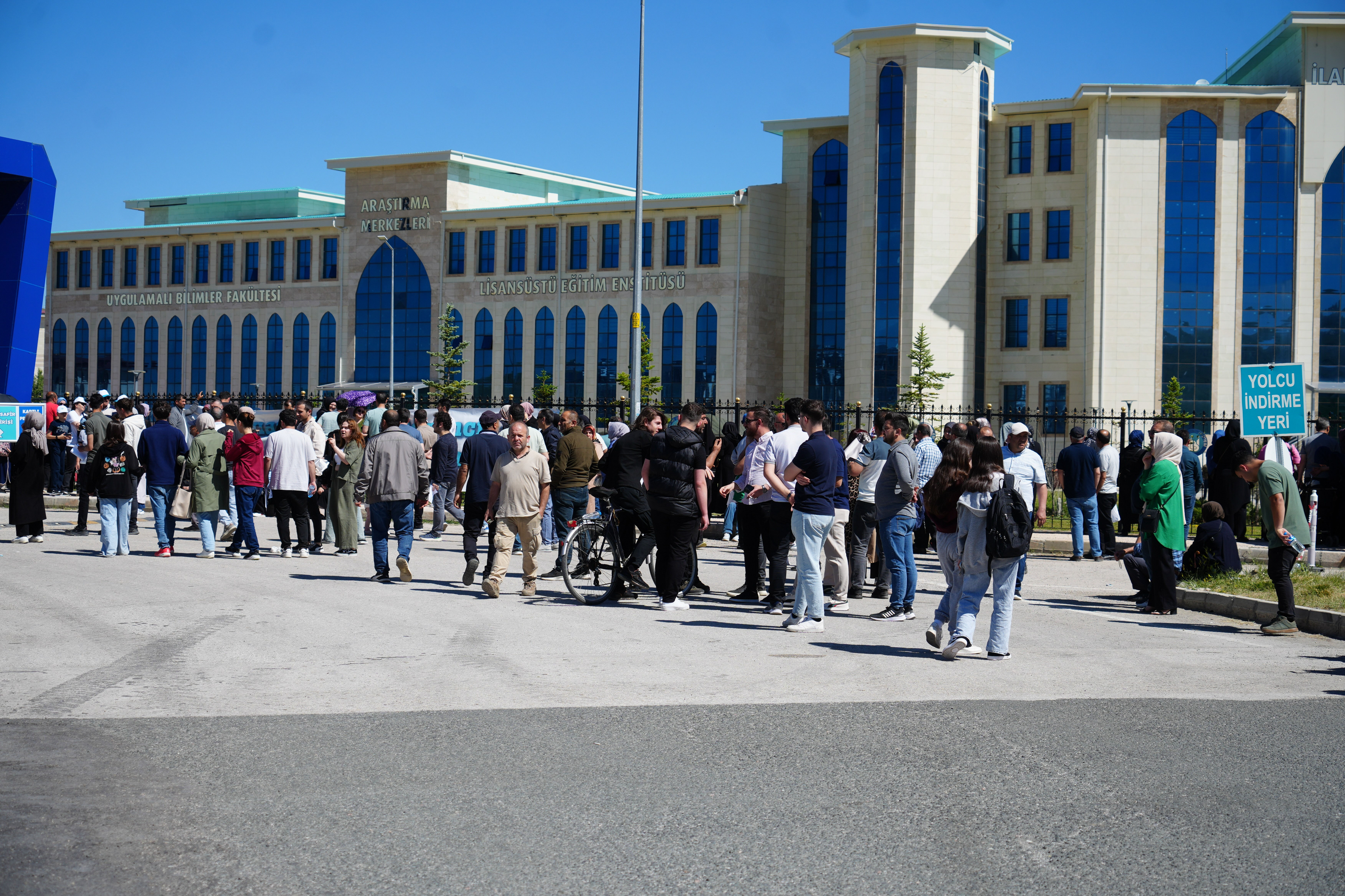 Beşinci kez YKS için ter döktü: Bu sefer kazanmak için ilginç bir yola başvurdu! Güldüren taktik... Beşinci kez YKS için ter döktü: Bu kez kazanmak için ilginç bir yola başvurdu! Güldüren taktik... - 1. Resim