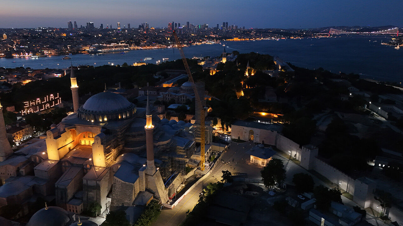 Gece uygulaması başladı! Sarayı görmek için en uygun saat belli oldu Gece uygulaması başladı! Sarayı görmek için en uygun saat belli oldu - 4. Resim