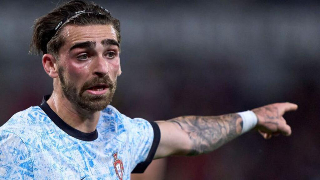 Jose Mourinho sol bek problemini vatandaşıyla çözecek! Mourinho'nun gözdesi Silva Jose Mourinho sol bek problemini vatandaşıyla çözecek! Mourinho'nun gözdesi Silva - 1. Resim