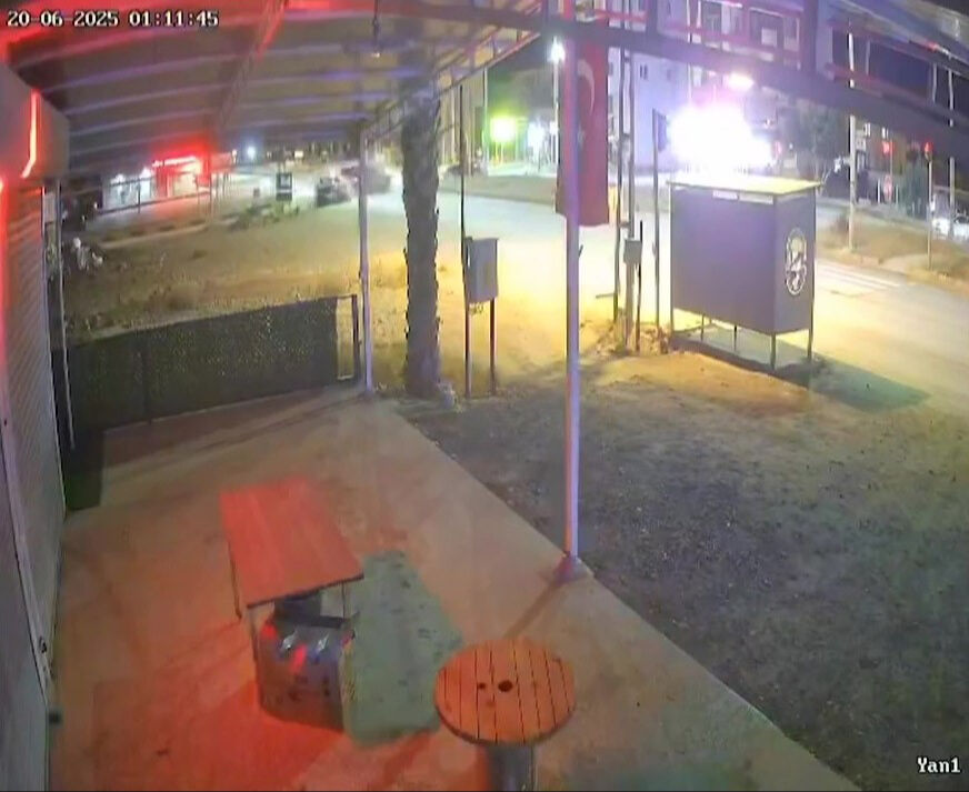 Karne hediyesini mezarında verdi! 13 yaşındaki kızı Helin'i toprağa veren acılı baba yürekleri sızlattı Karne hediyesini mezarında verdi! 13 yaşındaki kızı Helin'i toprağa veren acılı baba yürekleri sızlattı - 4. Resim