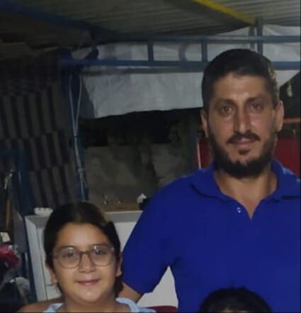 Karne hediyesini mezarında verdi! 13 yaşındaki kızı Helin'i toprağa veren acılı baba yürekleri sızlattı Karne hediyesini mezarında verdi! 13 yaşındaki kızı Helin'i toprağa veren acılı baba yürekleri sızlattı - 3. Resim