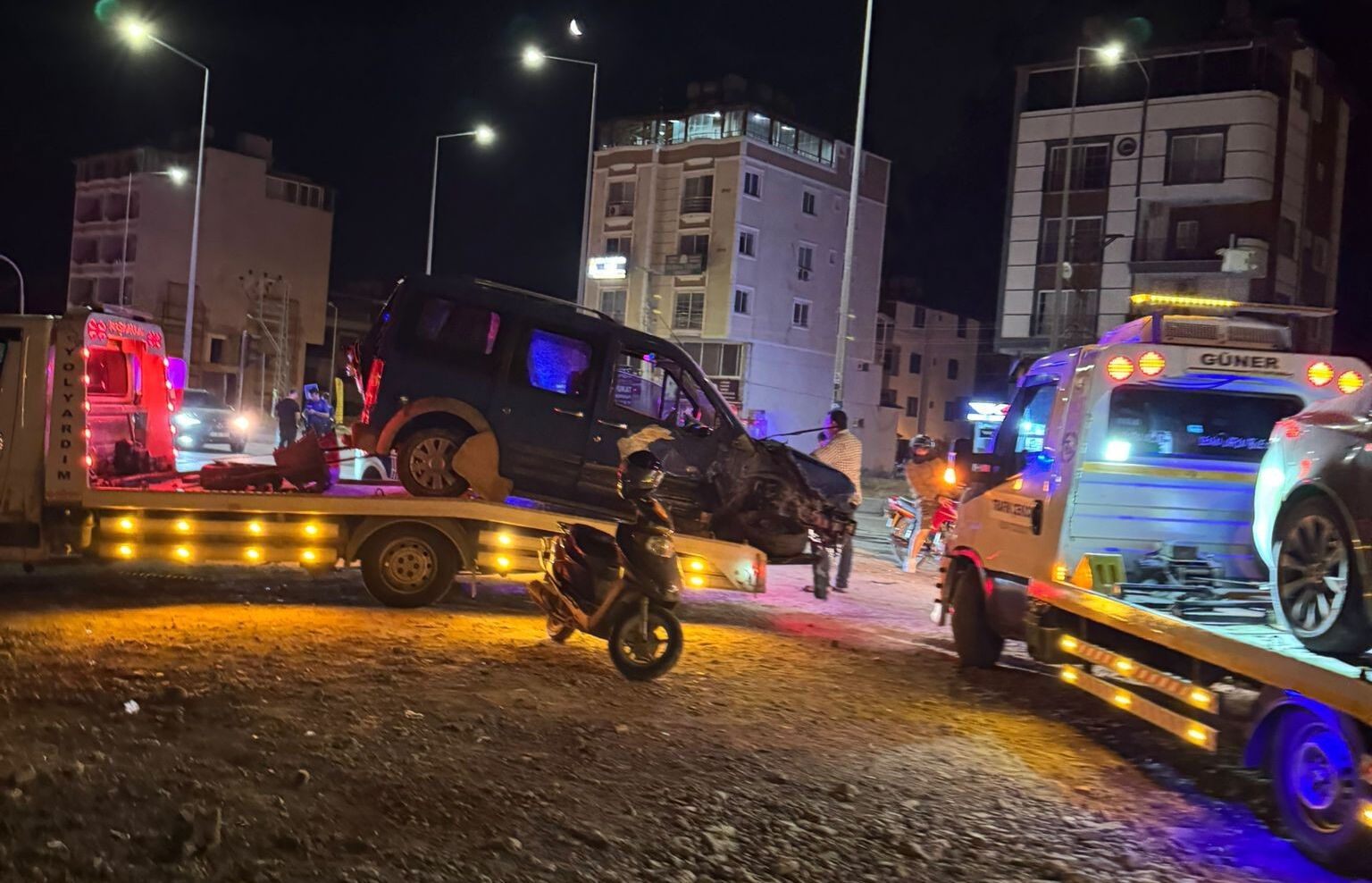 Karne hediyesini mezarında verdi! 13 yaşındaki kızı Helin'i toprağa veren acılı baba yürekleri sızlattı Karne hediyesini mezarında verdi! 13 yaşındaki kızı Helin'i toprağa veren acılı baba yürekleri sızlattı - 6. Resim