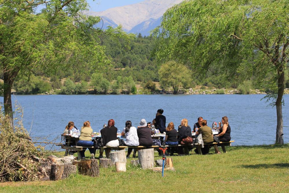 Kuveyt, Suudi Arabistan, Katar, Japonya... Dünyanın her yerinden geliyorlar! Babaannesine ait tarla hayatını değiştirdi Kuveyt, Suudi Arabistan, Katar, Japonya... Dünyanın her yerinden geliyorlar! Babaannesine ait tarla hayatını değiştirdi - 2. Resim