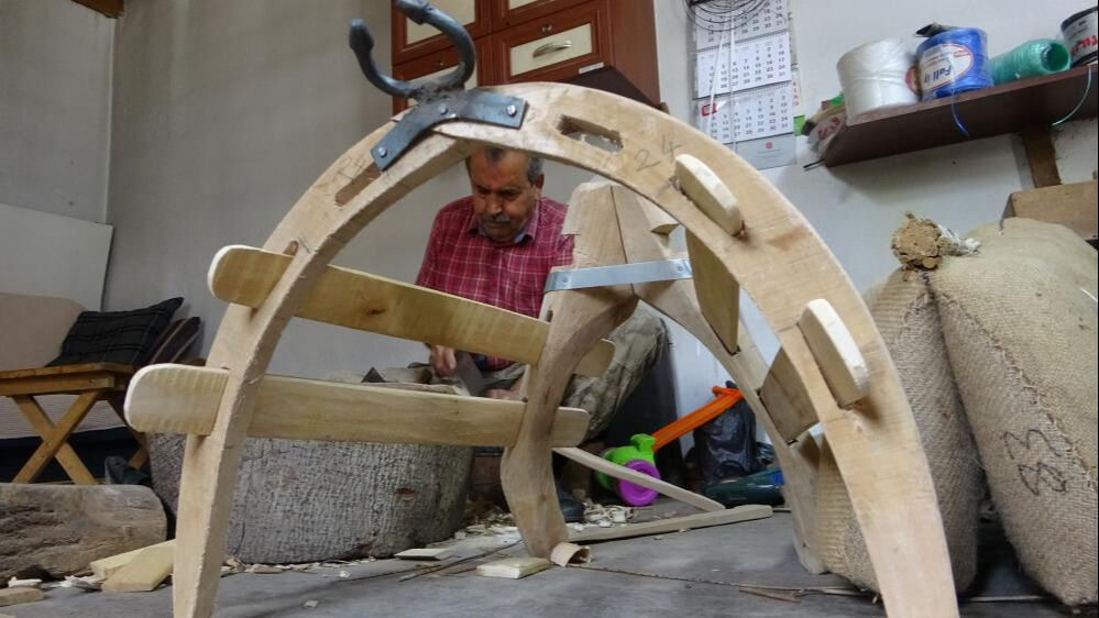 Öğretmenlikten vazgeçti, bu işi seçti! Ustası 'cumhurbaşkanı maaşı kazanıyorum' deyince başladı, 60 senedir... - 3. Resim