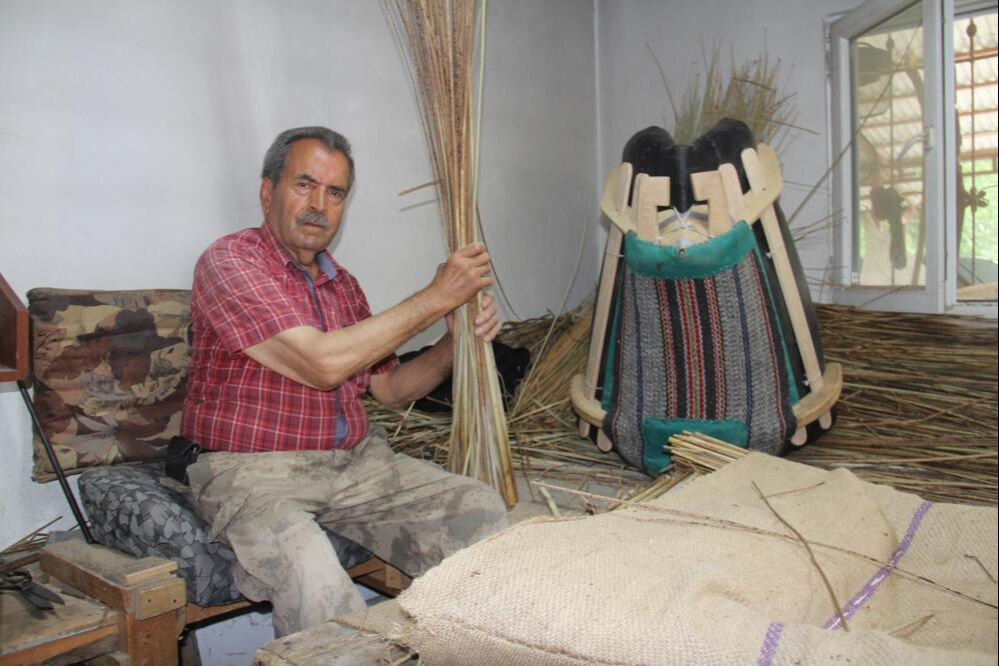Öğretmenlikten vazgeçti, bu işi seçti! Ustası 'cumhurbaşkanı maaşı kazanıyorum' deyince başladı, 60 senedir... - 9. Resim