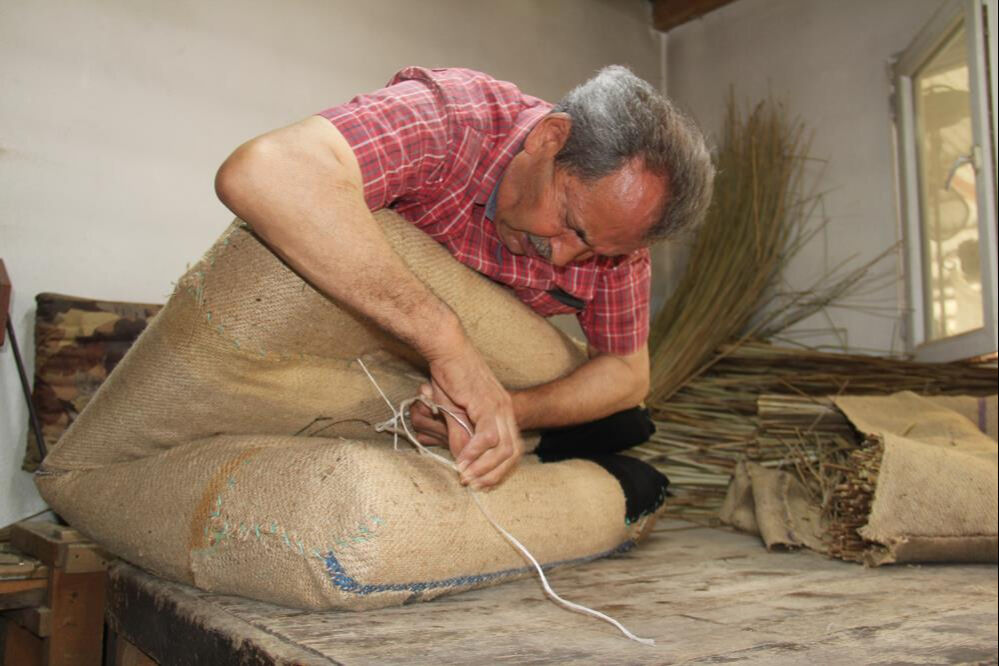 Öğretmenlikten vazgeçti, bu işi seçti! Ustası 'cumhurbaşkanı maaşı kazanıyorum' deyince başladı, 60 senedir... - 6. Resim