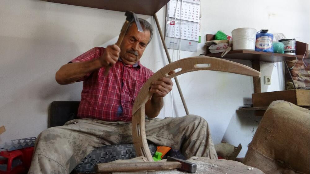 Öğretmenlikten vazgeçti, bu işi seçti! Ustası 'cumhurbaşkanı maaşı kazanıyorum' deyince başladı, 60 senedir... - 1. Resim