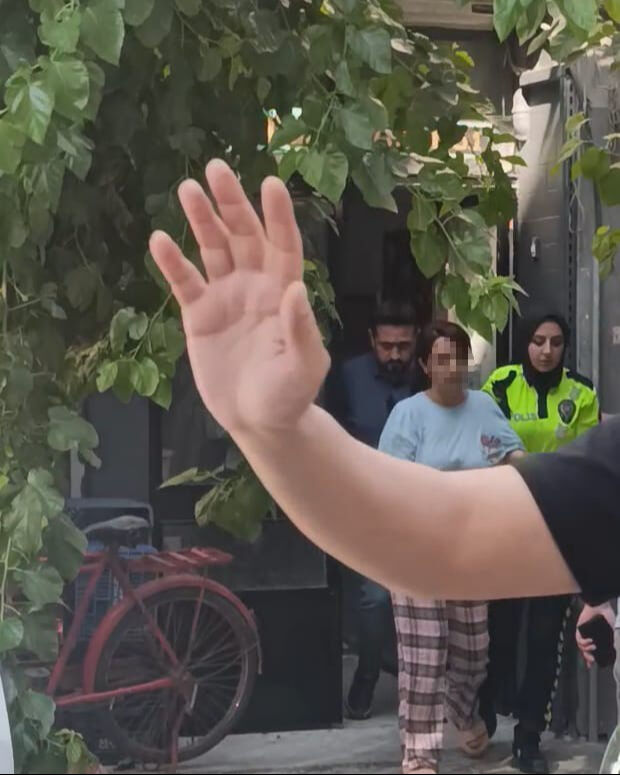 Anne kızını kabloyla boğarak öldürdü! 18 saat bekleyip kendisini polise ihbar etti Anne kızını kabloyla boğarak öldürdü! 18 saat bekleyip kendisini polise ihbar etti - 1. Resim