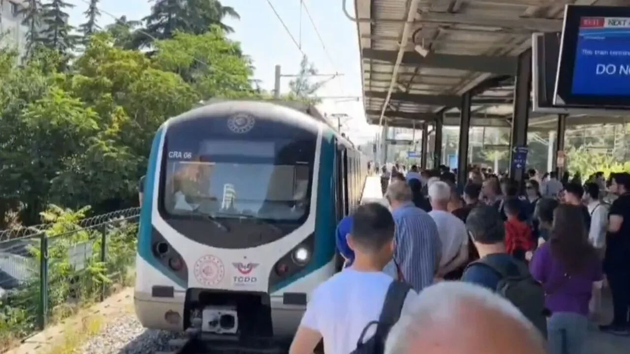 Ataköy Marmaray neden kapalı, ne zaman açılacak? İstasyonda bir kişi intihar etti Ataköy Marmaray neden kapalı, ne zaman açılacak? İstasyonda bir kişi intihar etti - 1. Resim