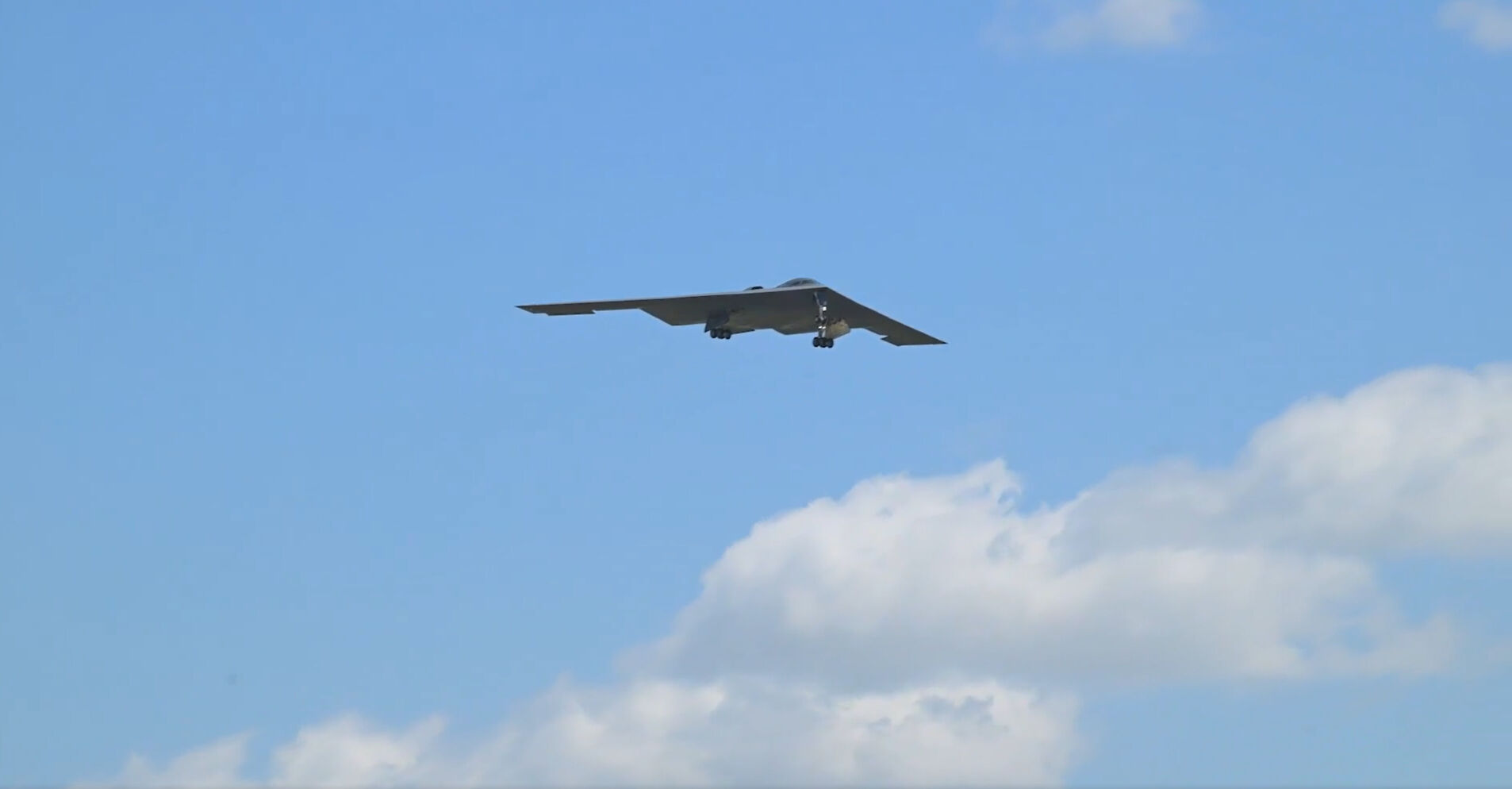 B-2'ler İran'ı vurmaya böyle gitti! ABD görüntüleri paylaştı B-2'ler İran'ı vurmaya böyle gitti! ABD görüntüleri paylaştı - 3. Resim