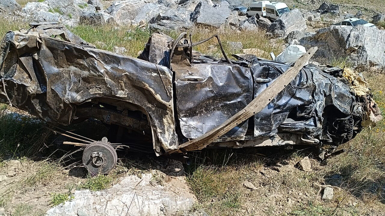 Batman'da facia! Restorasyon ekibi şarampole yuvarlandı: 5 kişi öldü Batman'da facia! Restorasyon ekibi şarampole yuvarlandı: 5 kişi öldü - 2. Resim