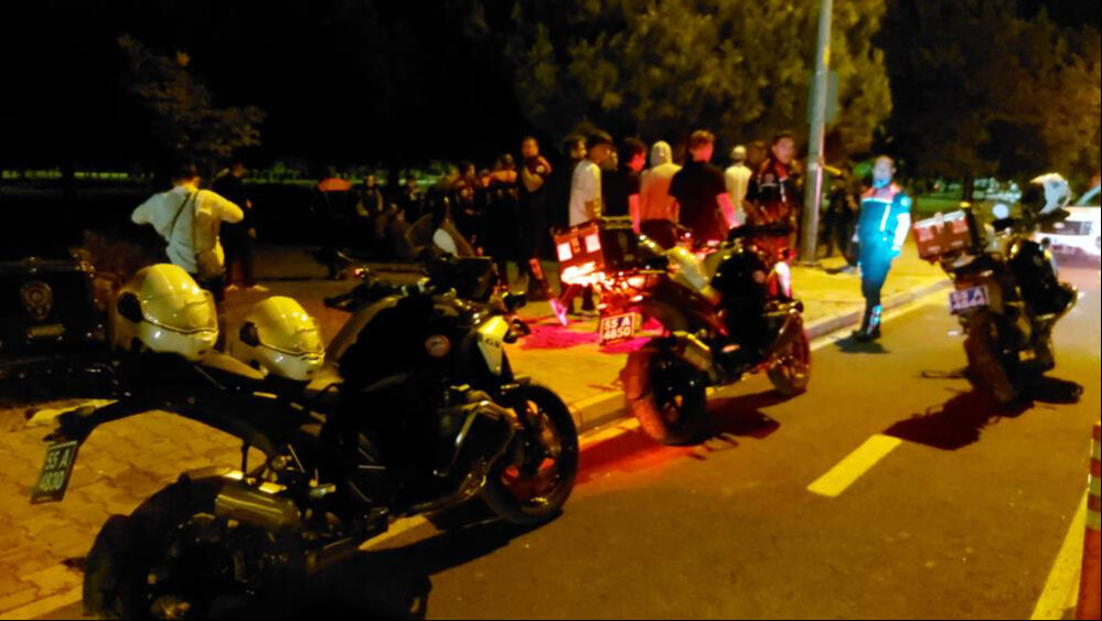 Ebru Yaşar konserinde ortalık karıştı! Bıçaklanan genç hastaneye kaldırıldı Ebru Yaşar konserinde ortalık karıştı! Bıçaklanan genç hastaneye kaldırıldı - 2. Resim