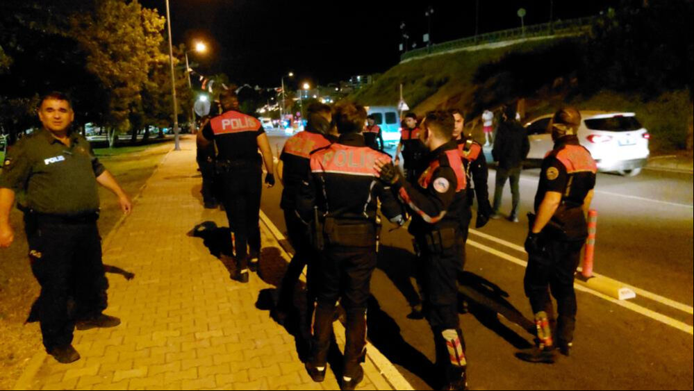 Ebru Yaşar konserinde ortalık karıştı! Bıçaklanan genç hastaneye kaldırıldı Ebru Yaşar konserinde ortalık karıştı! Bıçaklanan genç hastaneye kaldırıldı - 1. Resim