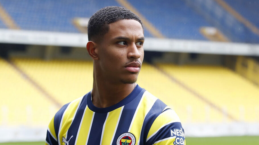 Fenerbahçe’den Jayden Oosterwolde için 10 milyon euroya ret! Fenerbahçe’den Jayden Oosterwolde için 10 milyon euroya ret! - 2. Resim