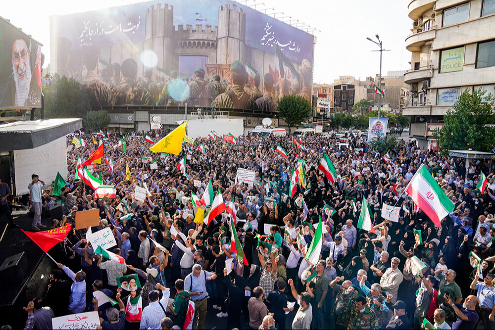 Gerilim tırmandı, füzeler peş peşe havalandı! İsrail ve İran karşılıklı saldırıya geçti Gerilim tırmandı, füzeler peş peşe havalandı! İsrail ve İran karşılık saldırıya geçti - 1. Resim