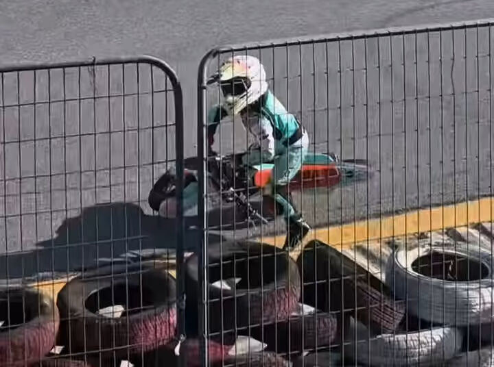 Motosiklet yarışında korku dolu anlar! Kenan Sofuoğlu'nun oğlu kaza geçirdi: Zayn'ın sağlık durumu - 3. Resim