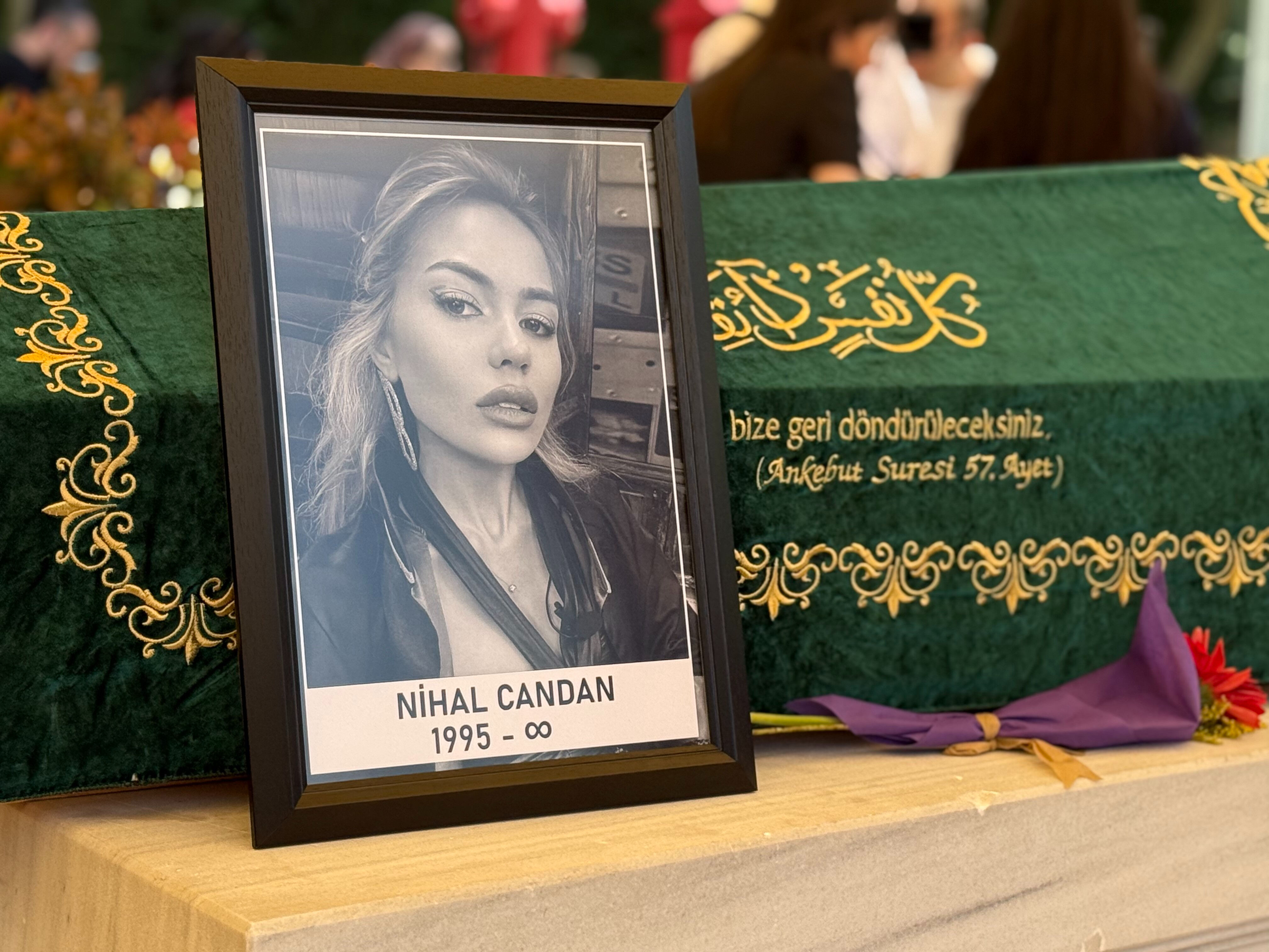 Nihal Candan’ın ölümünden günler sonra Bahar Candan ve Dilan Polat’tan tepki çeken helva paylaşımı! Nihal Candan’ın ölümünden günler sonra Bahar Candan ve Dilan Polat’tan tepki çeken helva paylaşımı! - 2. Resim