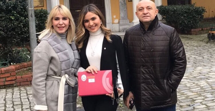 Sinan Engin’in kızı Elif Engin ünlü iş adamının oğluyla evlendi! Görkemli düğün ağızları açık bıraktı: 20 otel kapatıldı Sinan Engin’in kızı Elif Engin ünlü iş adamının oğluyla evlendi! Görkemli düğün çok konuşuldu: Ünlü isimler dikkat çekti - 1. Resim