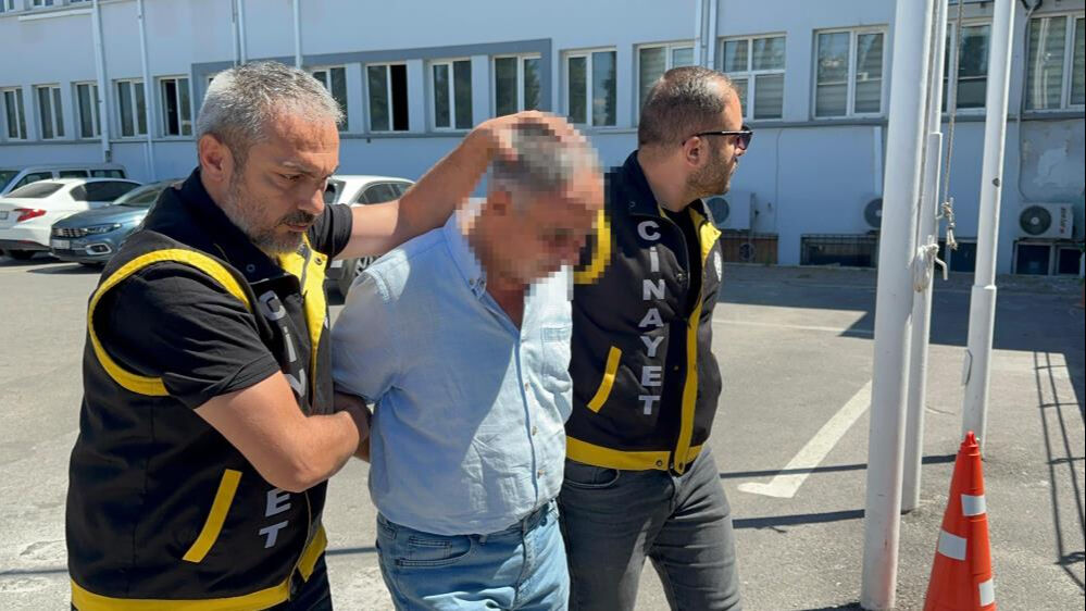 Taksici, yolcunun eşi tarafından vuruldu! Dehşet anları kamerada Taksici, yolcunun eşi tarafından vuruldu! Dehşet anları kamerada - 2. Resim