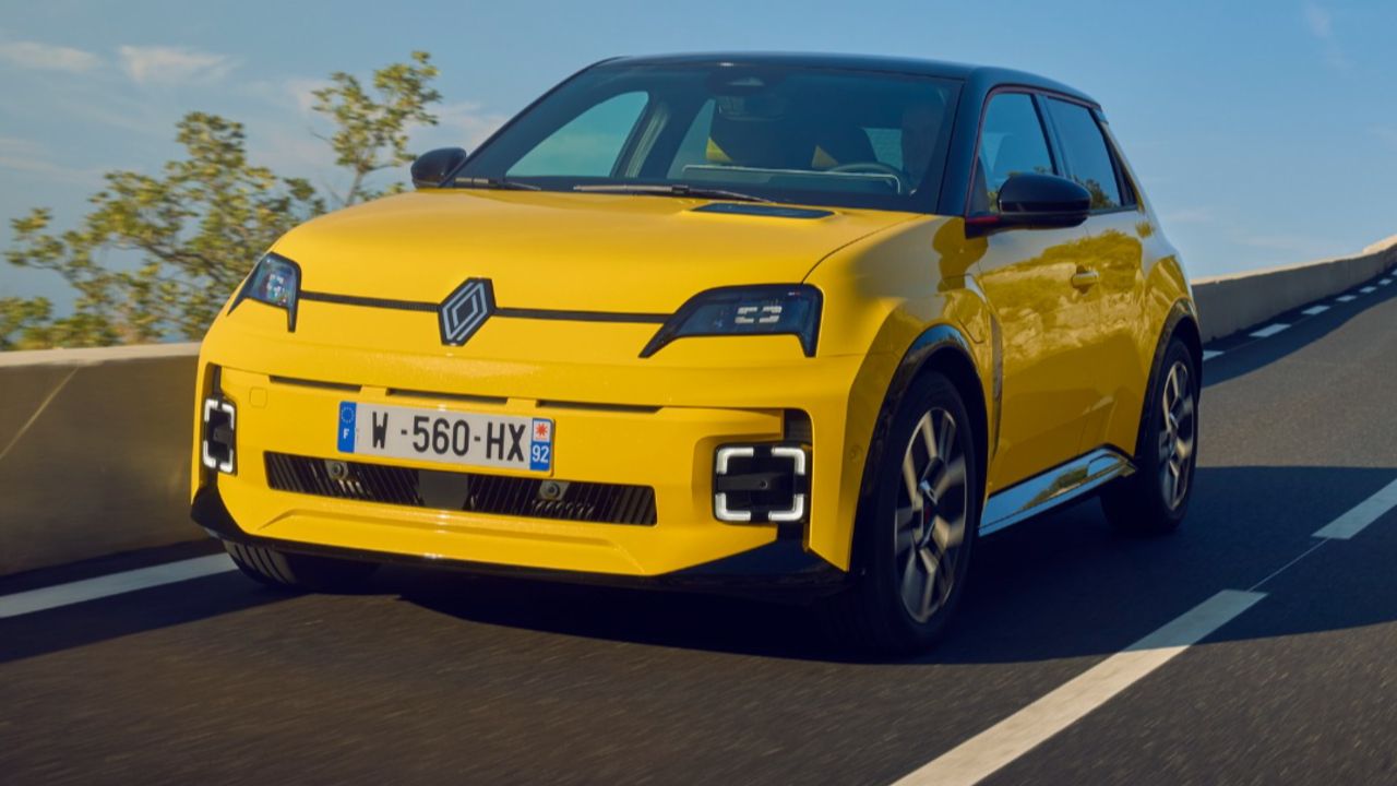 Ve fiyatı kesinleşti, özellikleri dikkat çekiyor! Elektrikli Renault 5'in araç teslimleri başladı Ve fiyatı kesinleşti, özellikleri dikkat çekiyor! Elektrikli Renault 5'in araç teslimleri başladı