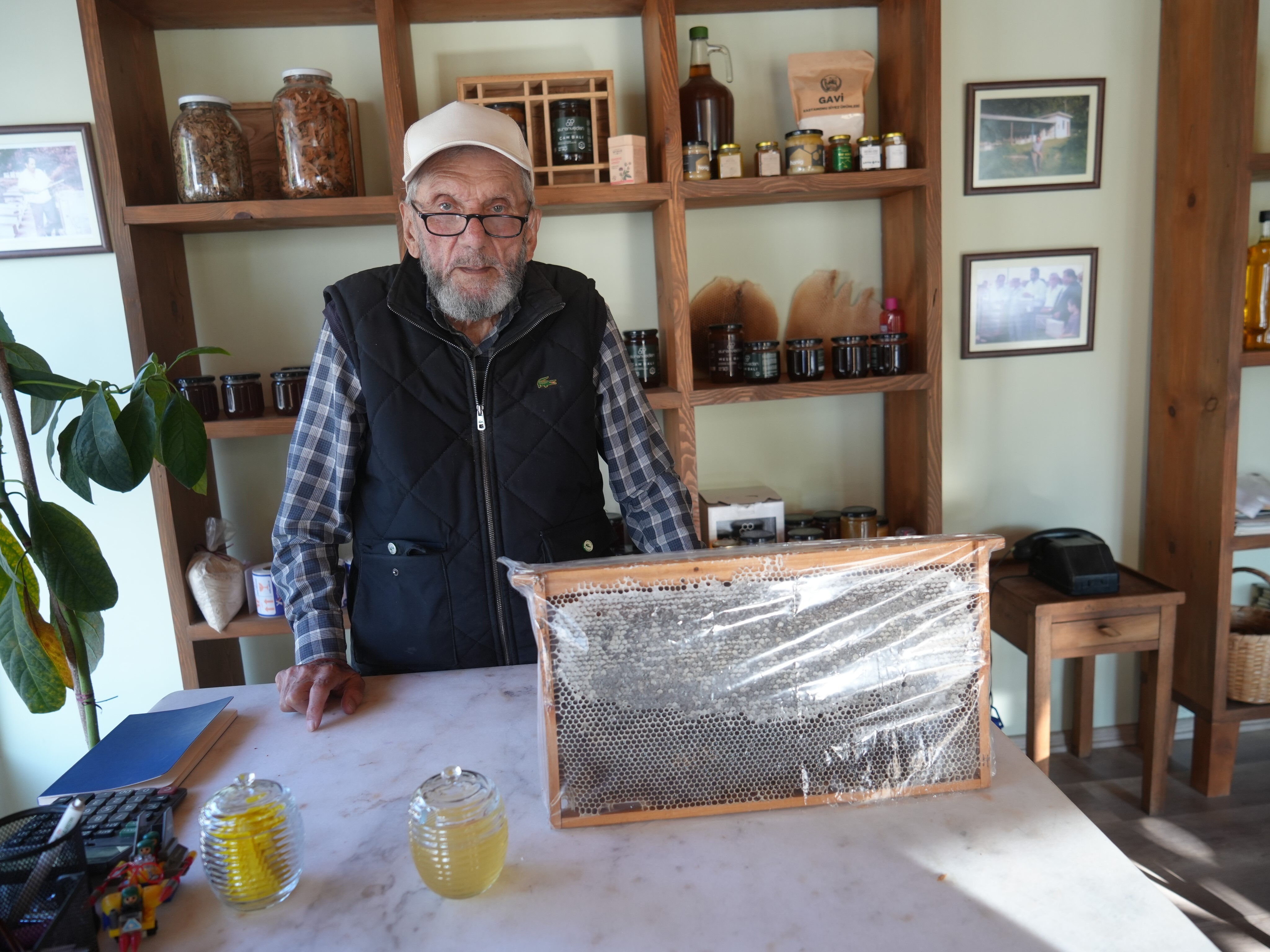 1 çay kaşığı şifa, fazlası ölüm! Bu bal çok farklı, kilosu 3 bin liraya kapış kapış satılıyor - 3. Resim