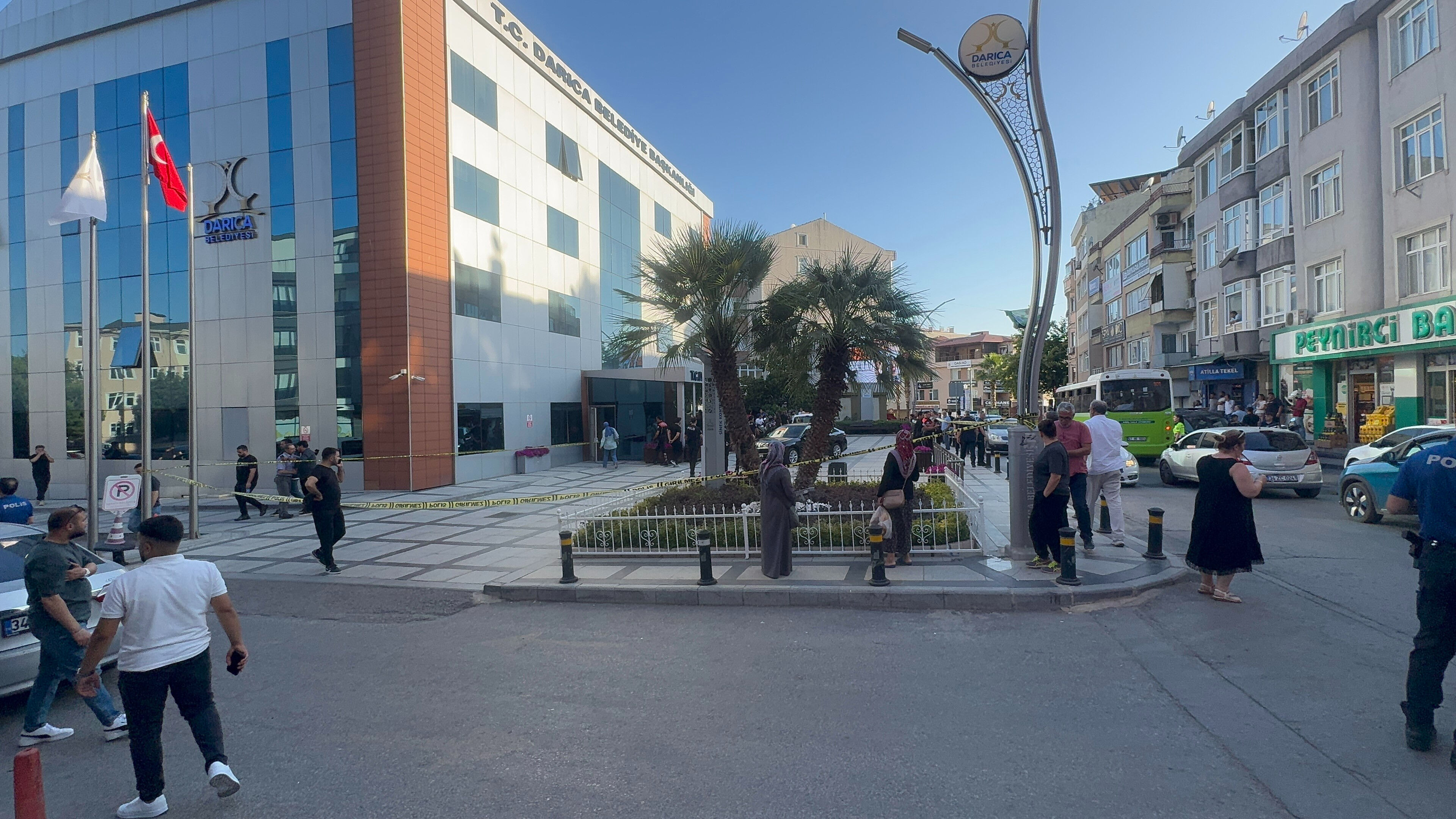 Belediye başkanı belediye binasında vuruldu! Sağlık durumu hakkında ilk açıklama geldi - 1. Resim