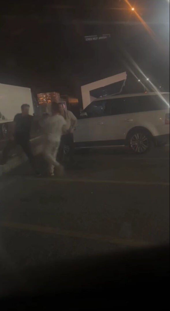 Dinlenme tesisindeki yumruklu kavga! Darp edilen yolcuya bunu da yaptılar - 2. Resim