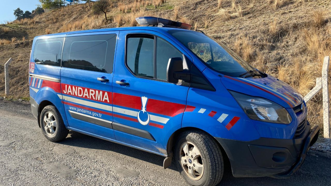 Esrarengiz ölüm! Kayıp kız hayvan damında iple asılı halde ölü bulundu Esrarengiz ölüm! Kayıp kız hayvan damında iple asılı halde ölü bulundu