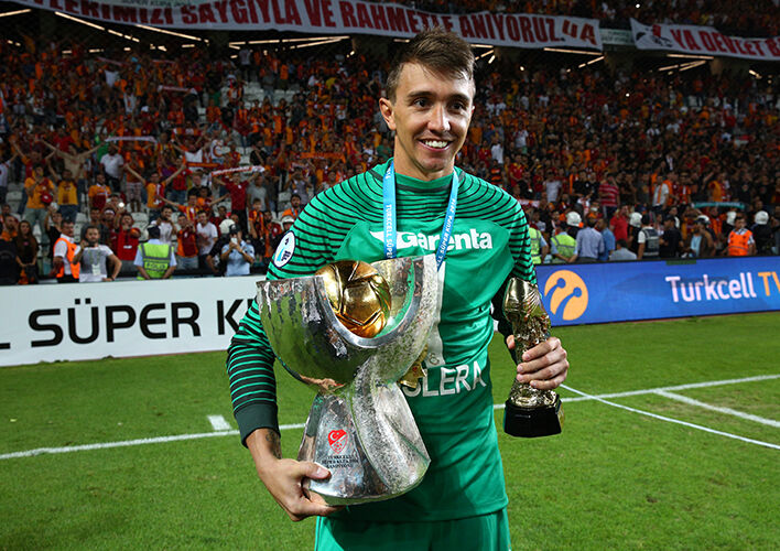Galatasaray'a veda eden Muslera resmi imzayı attı! Yeni takımı duyurdu: Hadi bakalım - 2. Resim