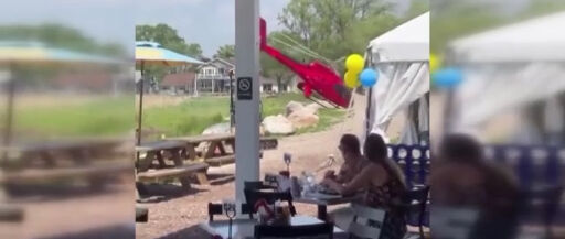 İniş anında korkutan kaza! Helikopter yan yattı:  O anlar kamerada - 1. Resim