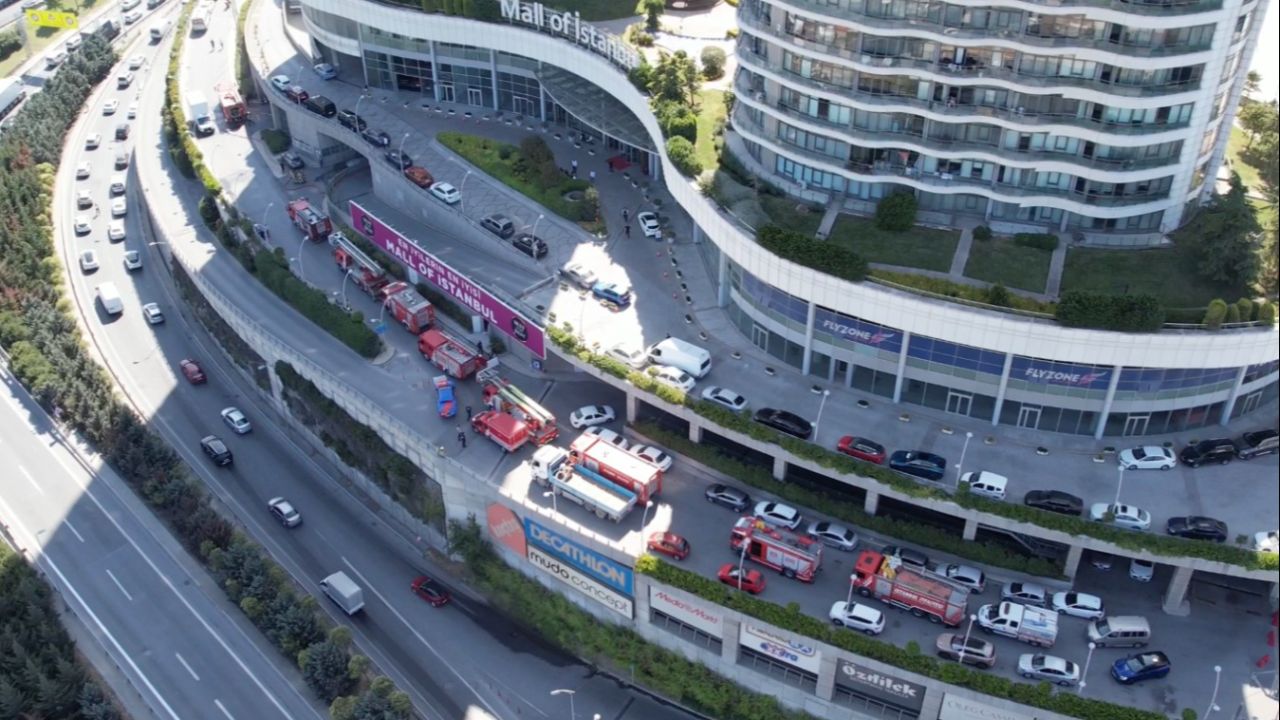 Mall Of İstanbul yangın söndürüldü mü, son durum ne? Yangın çıkma nedeni merak ediliyor Mall Of İstanbul yangın söndürüldü mü, son durum ne? Yangın çıkma nedeni merak ediliyor