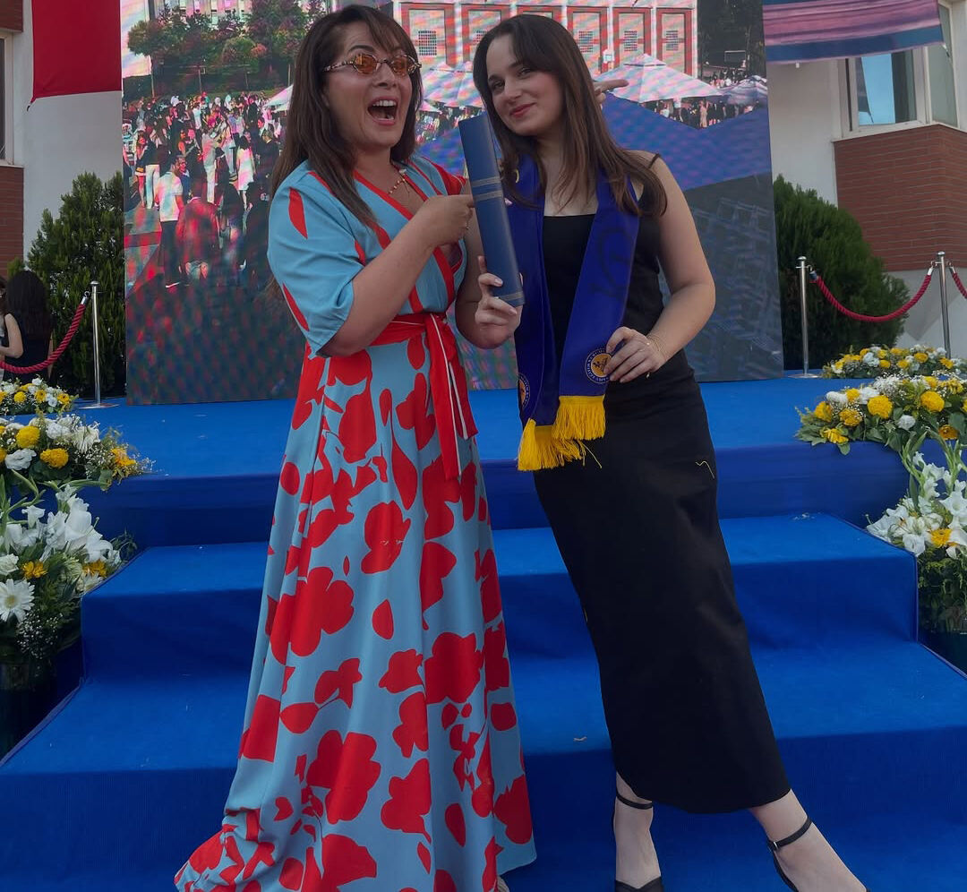 Oyuncu Sevinç Erbulak'ın kızı mezun oldu! 