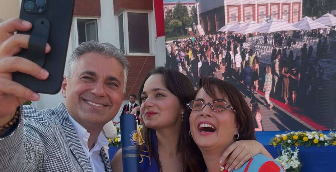 Oyuncu Sevinç Erbulak'ın kızı mezun oldu! 