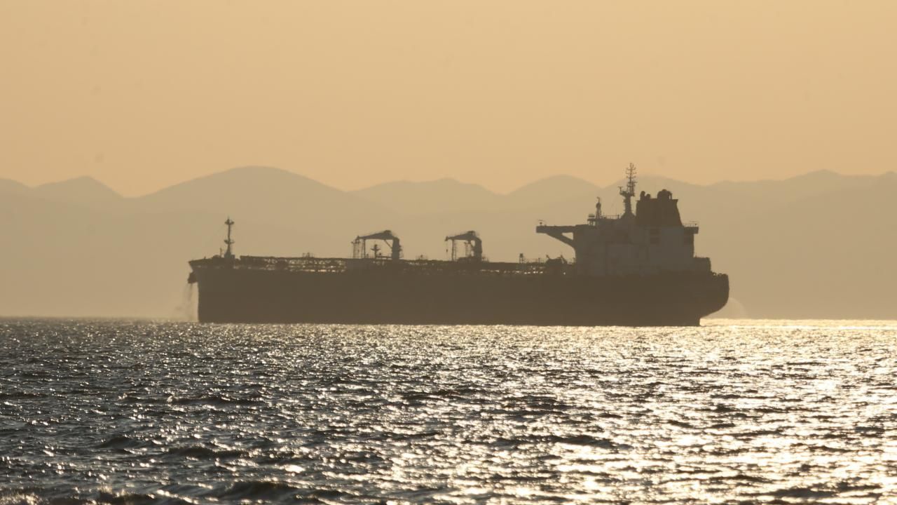 Petrol tankeri arızalandı! Çanakkale Boğazı trafiğe geçici olarak kapatıldı Petrol tankeri arızalandı! Çanakkale Boğazı trafiğe geçici olarak kapatıldı
