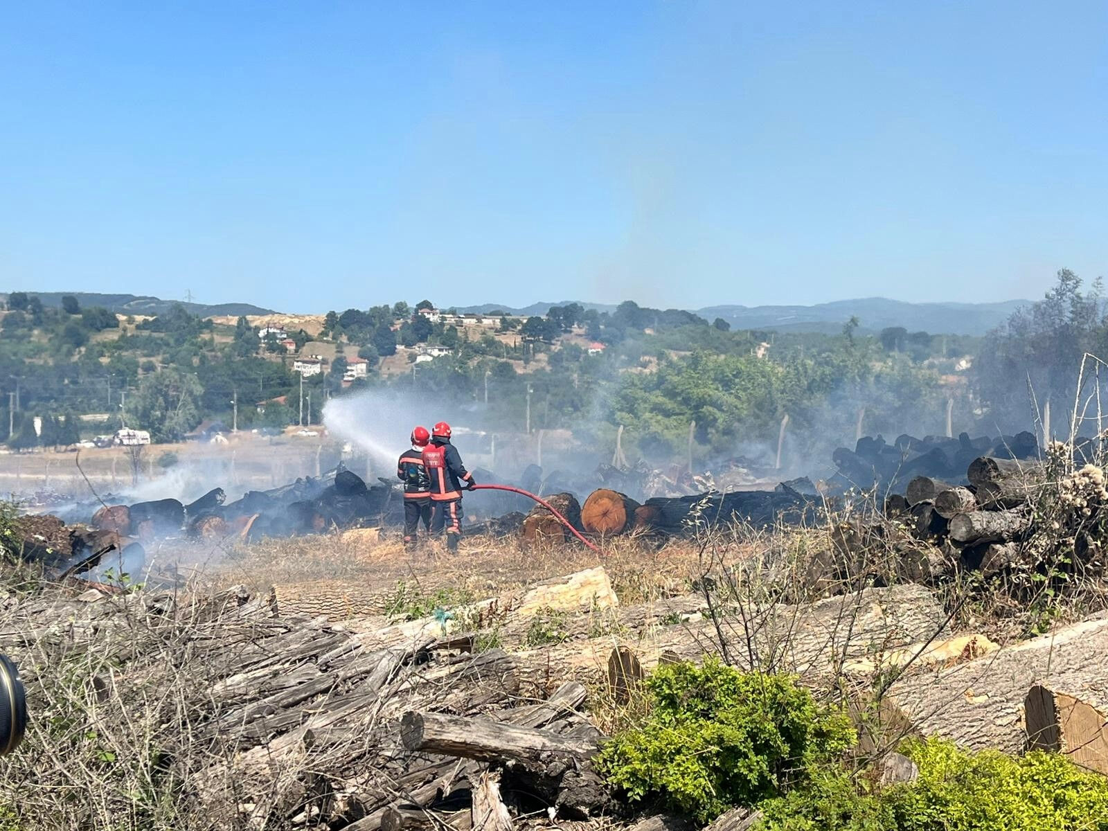 Sakarya'da alevler yükseldi! Bir site tahliye edildi, yangınla amansız mücadele - 2. Resim