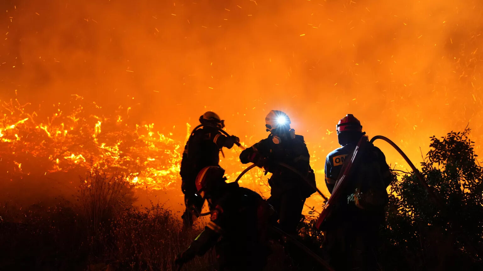 Yunanistan'da olağanüstü hal ilan edildi! Yangın ikinci gününde kontrol edilemiyor - 1. Resim