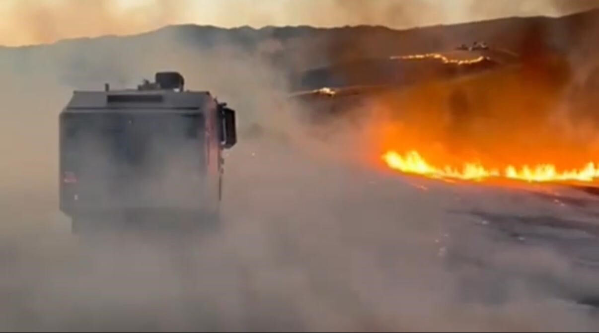 Anız ve orman yangını geceyi aydınlattı, TOMA ile müdahale devam ediyor Anız ve orman yangını geceyi aydınlattı, TOMA ile müdahale devam ediyor - 2. Resim