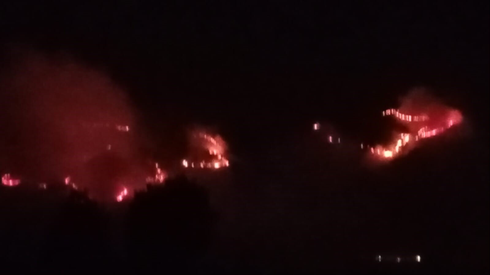 Anız ve orman yangını geceyi aydınlattı, TOMA ile müdahale devam ediyor Anız ve orman yangını geceyi aydınlattı, TOMA ile müdahale devam ediyor - 1. Resim